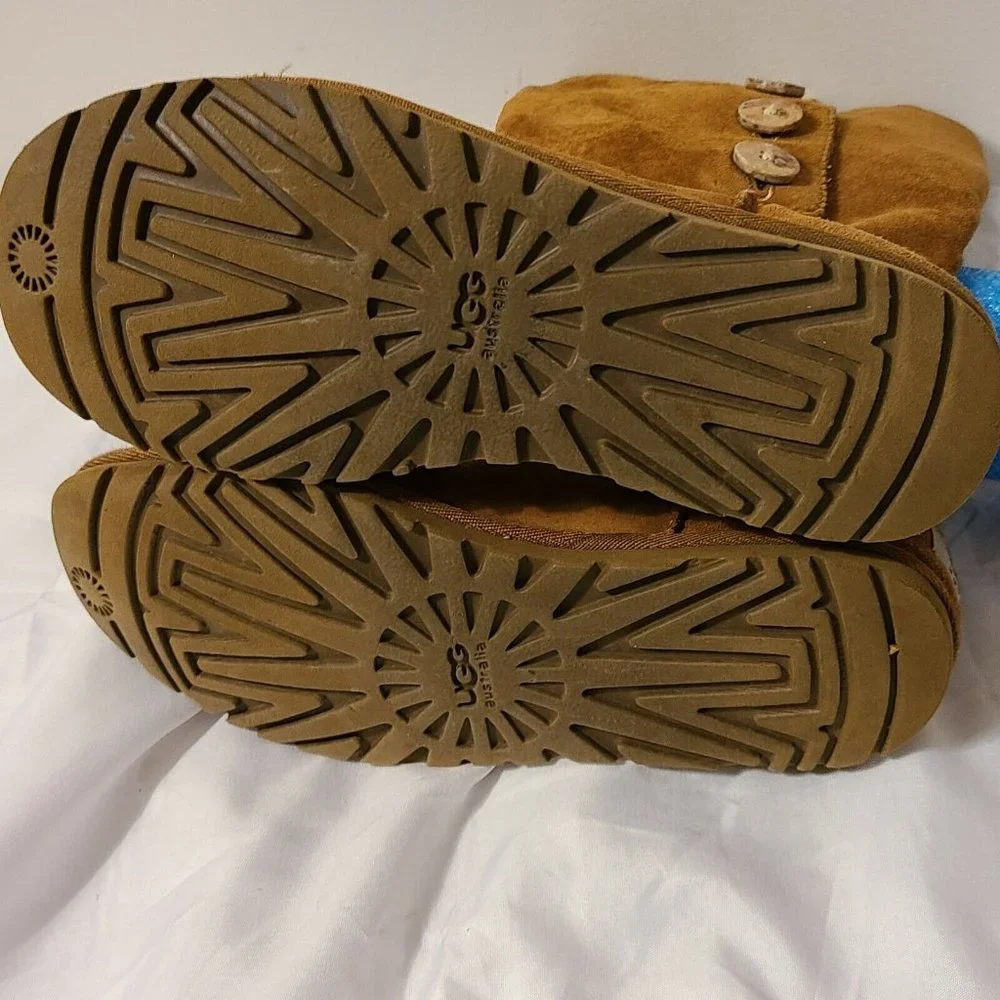 UGG Australia Women's 3387 Lo Pro Button Fold‎ Over Chestnut Boots Size 6